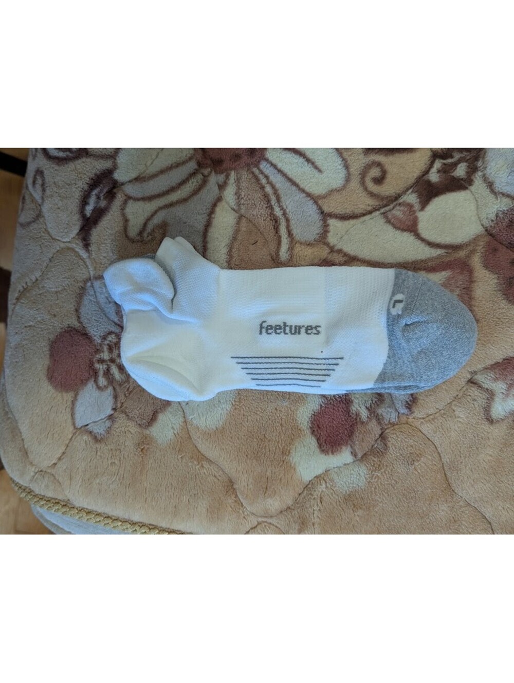 NWT Feetures Elite Light Cushion No Show Tab Socks 3 Pack White Mens 9-12 L - Picture 3 of 6